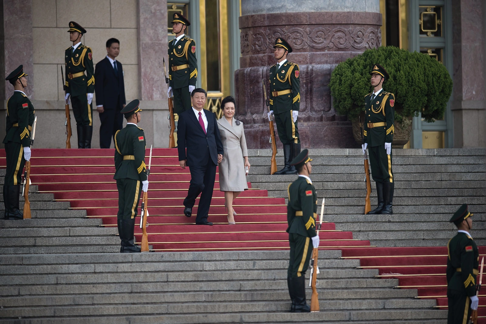 Xi Jinping and wife ascend the stairs of the Great Hall of the People